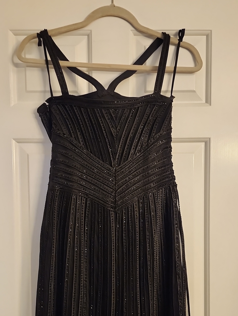 Mieka Stunning Like New Black Beaded Silk/Satin Straped Evening Gown, 40/6 $200 - Picture 9 of 13